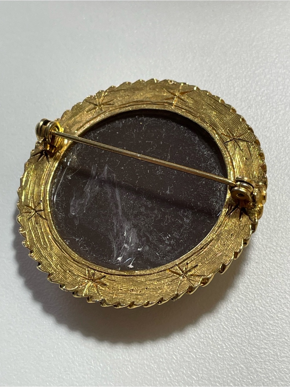 Vintage Unique Scorpion Round Gold Tone Brooch #9687 - Picture 2 of 7